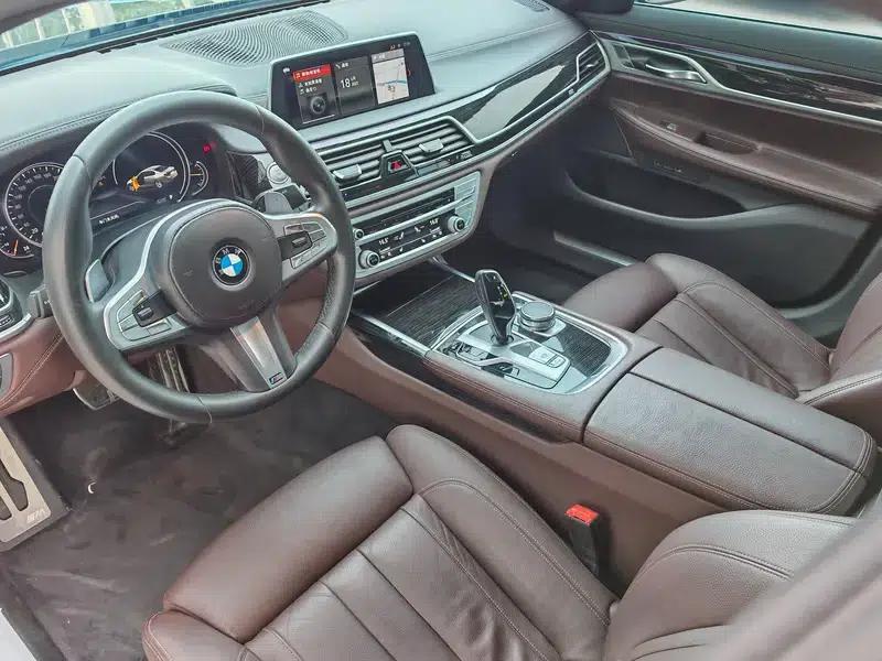 2018 BMW 7 Series 730Li Leading Edition M Sport Package — миниатюра 23