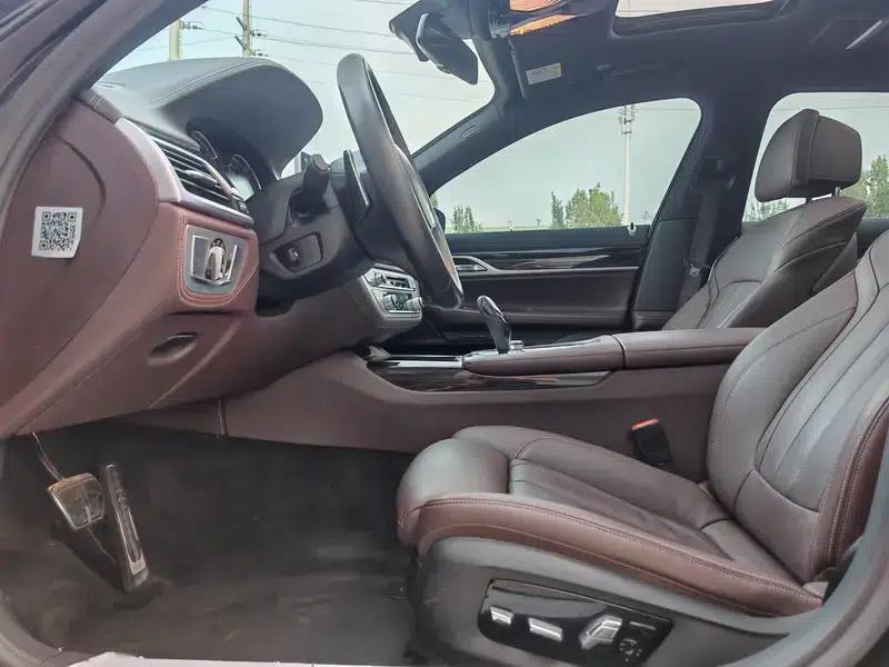 2018 BMW 7 Series 730Li Leading Edition M Sport Package — миниатюра 24