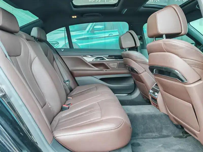 2018 BMW 7 Series 730Li Leading Edition M Sport Package — миниатюра 26