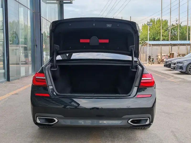 2018 BMW 7 Series 730Li Leading Edition M Sport Package — миниатюра 29
