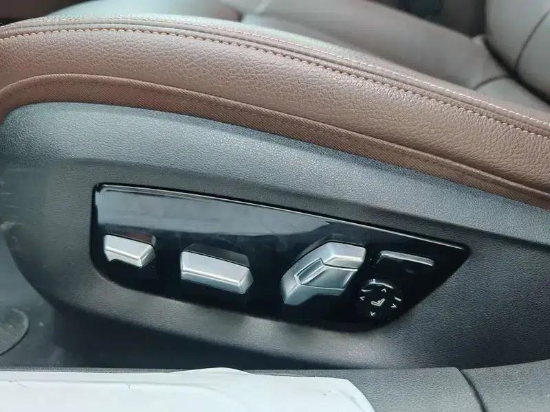 2018 BMW 7 Series 730Li Leading Edition M Sport Package — миниатюра 30