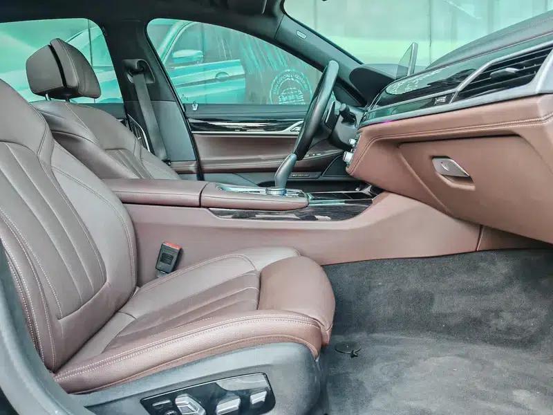 2018 BMW 7 Series 730Li Leading Edition M Sport Package — миниатюра 31