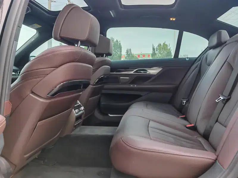 2018 BMW 7 Series 730Li Leading Edition M Sport Package — миниатюра 32