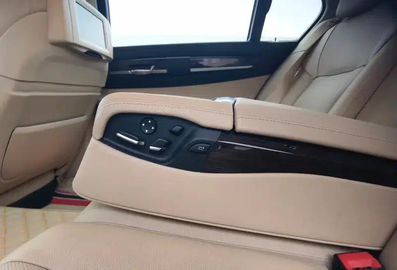 BMW 7 Series 2009 730Li Luxury 4-seater — миниатюра 13
