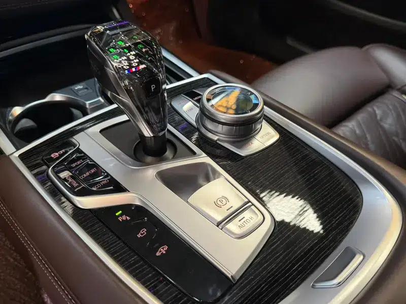 2019 BMW 7 Series Facelift 740Li Leading Edition M Sport Package — миниатюра 14
