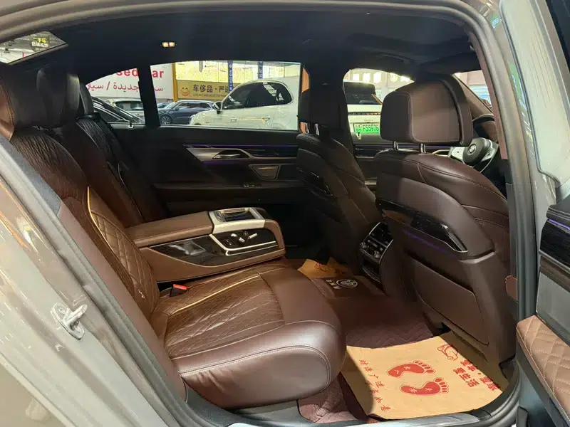 2019 BMW 7 Series Facelift 740Li Leading Edition M Sport Package — миниатюра 18