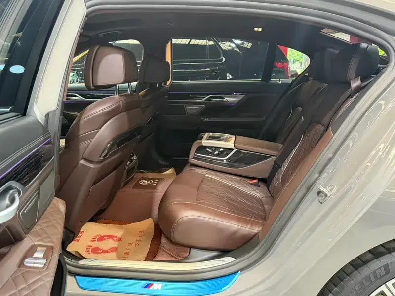 2019 BMW 7 Series Facelift 740Li Leading Edition M Sport Package — миниатюра 20
