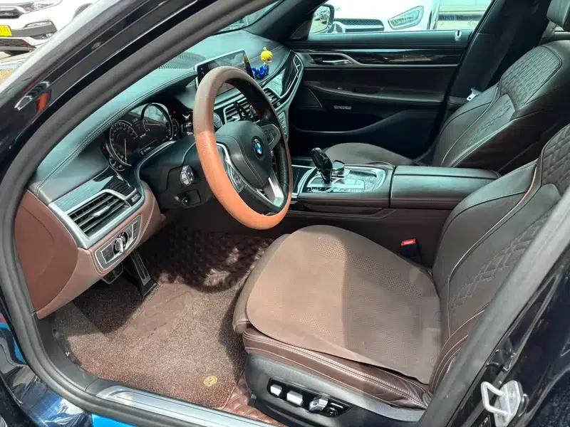 2018 BMW 7 Series 730Li Luxury M Sport Package — миниатюра 16