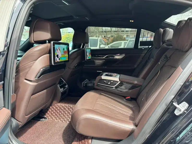 2018 BMW 7 Series 730Li Luxury M Sport Package — миниатюра 18