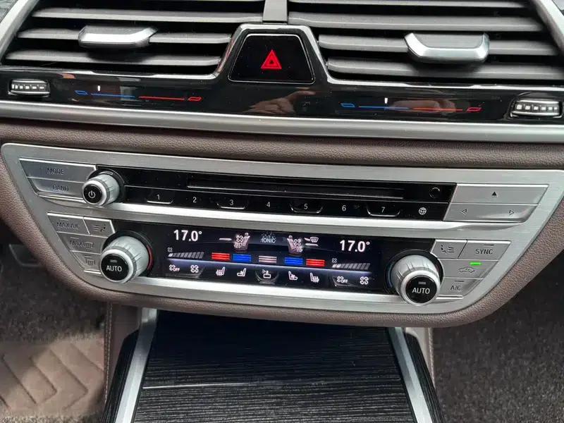 2018 BMW 7 Series 730Li Luxury M Sport Package — миниатюра 10