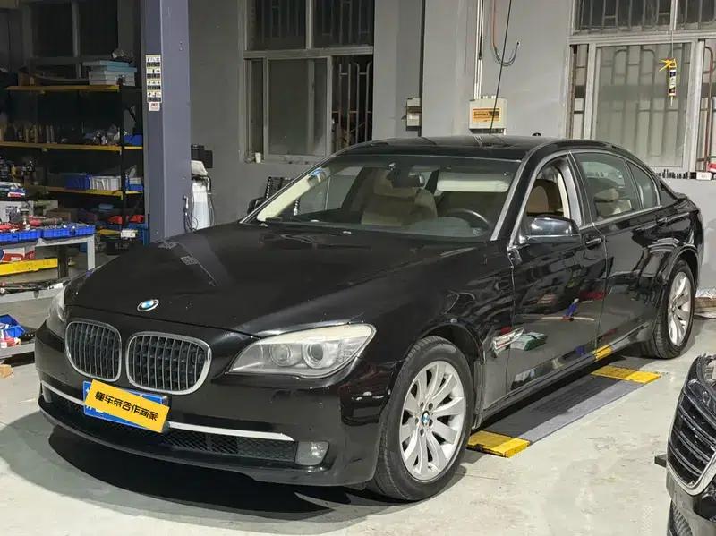 BMW 7 Series 2009 740Li Luxury — миниатюра 1