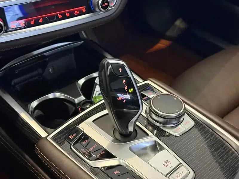 2018 BMW 7 Series 730Li Luxury M Sport Package — миниатюра 14