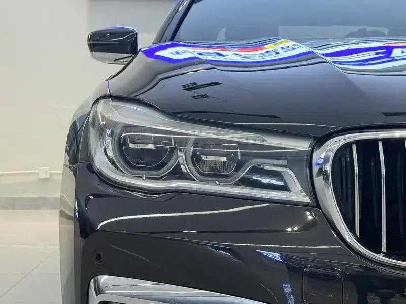2018 BMW 7 Series 730Li Luxury M Sport Package — миниатюра 8