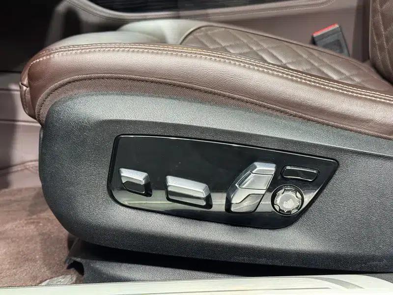 2021 BMW 7 Series 740Li Leading Edition M Sport Package — миниатюра 11