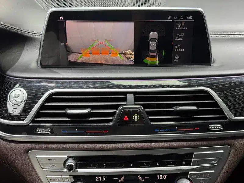 2021 BMW 7 Series 740Li Leading Edition M Sport Package — миниатюра 8