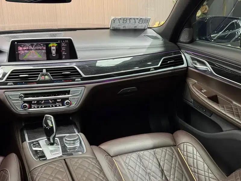 2021 BMW 7 Series 740Li Leading Edition M Sport Package — миниатюра 10