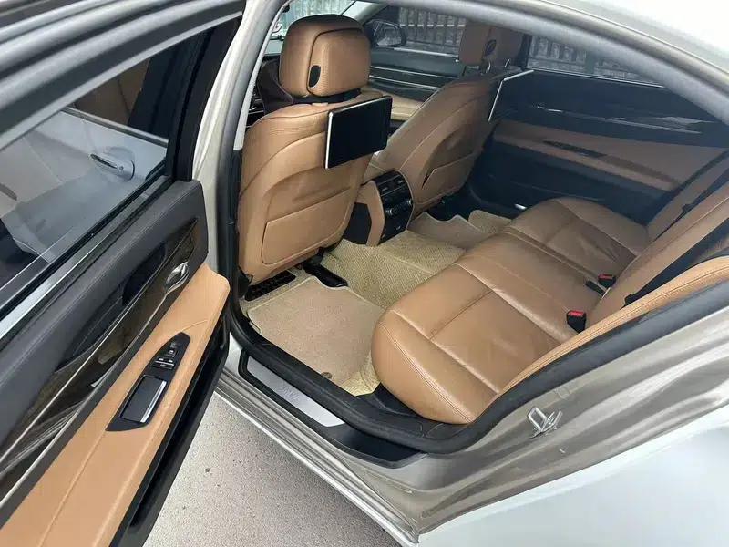 BMW 7 Series 2013 730Li Leading Edition — миниатюра 9