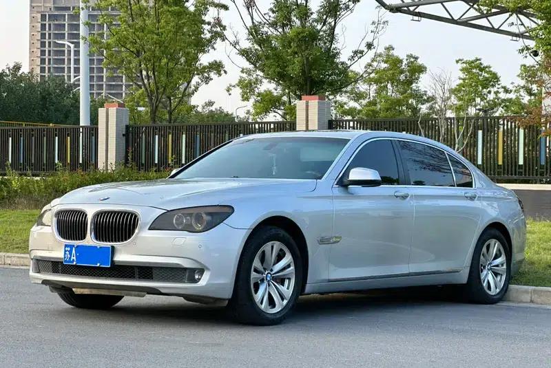 BMW 7 Series 2009 730Li Luxury — миниатюра 1