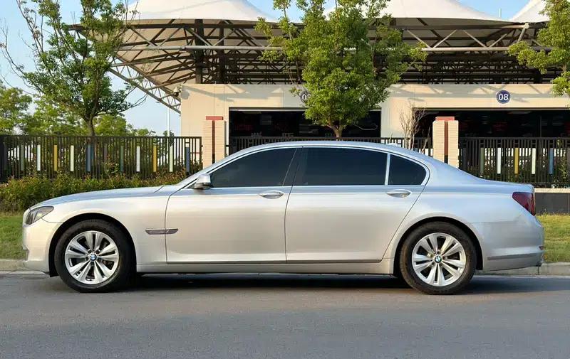 BMW 7 Series 2009 730Li Luxury — миниатюра 4