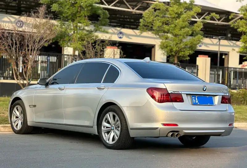 BMW 7 Series 2009 730Li Luxury — миниатюра 5
