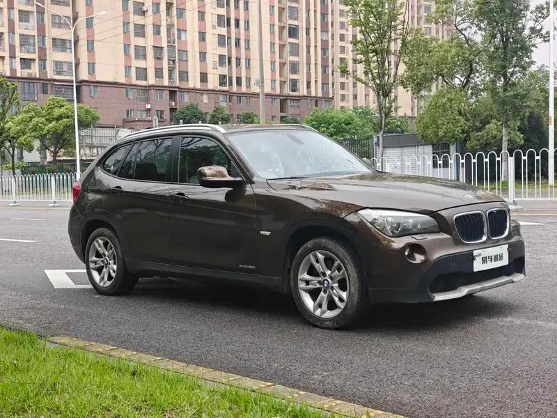 BMW X1 2012 xDrive20i Luxury — миниатюра 3