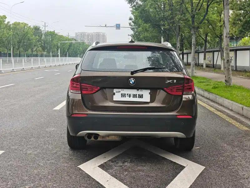 BMW X1 2012 xDrive20i Luxury — миниатюра 6