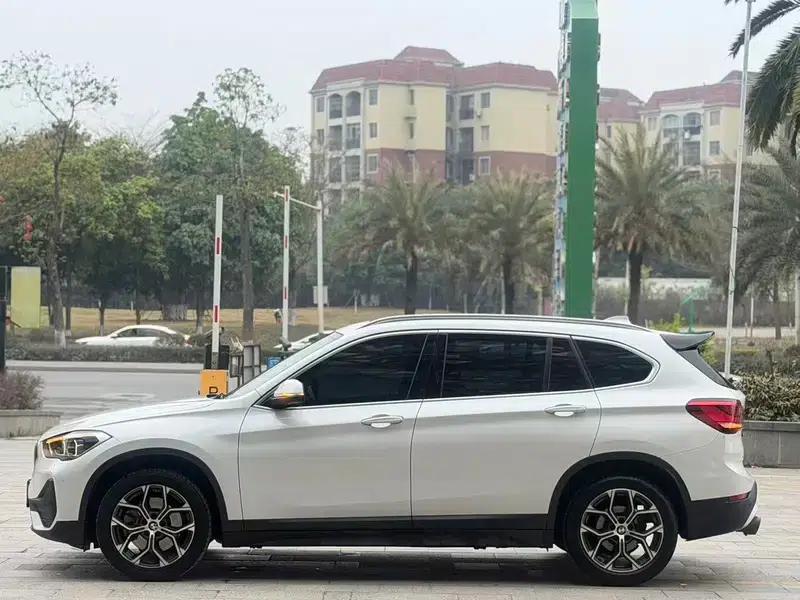 BMW X1 2021 sDrive25Li Leading Edition — миниатюра 3
