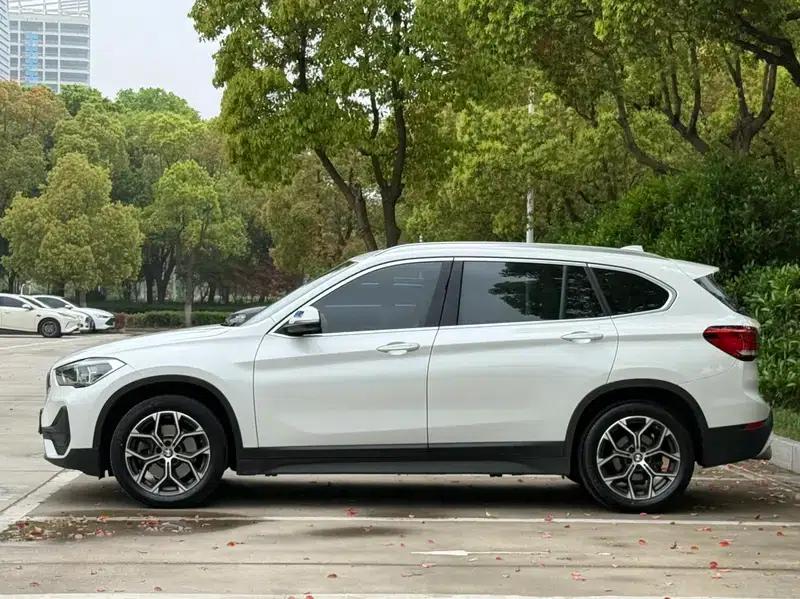BMW X1 2022 sDrive25Li Leading Edition — миниатюра 3