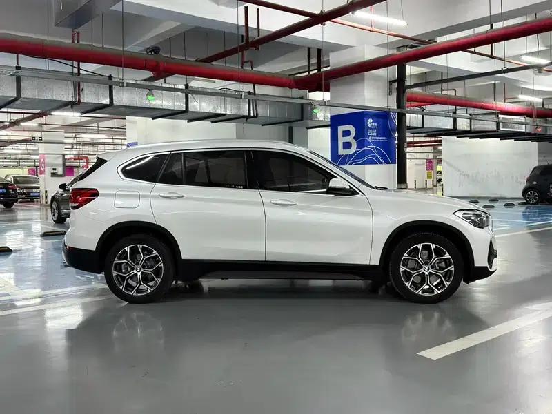 BMW X1 2022 sDrive25Li Leading Edition — миниатюра 8