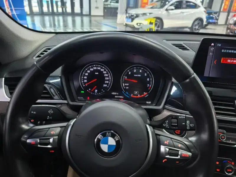BMW X1 2022 sDrive25Li Leading Edition — миниатюра 7