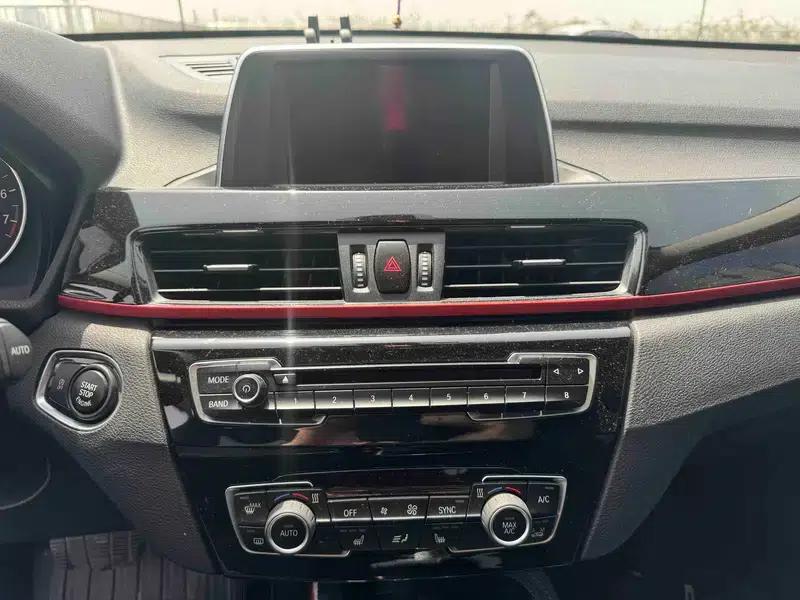 BMW X1 2016 sDrive18Li Luxury — миниатюра 9
