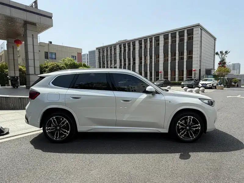 BMW X1 2023 sDrive25Li M Sport Package — миниатюра 7