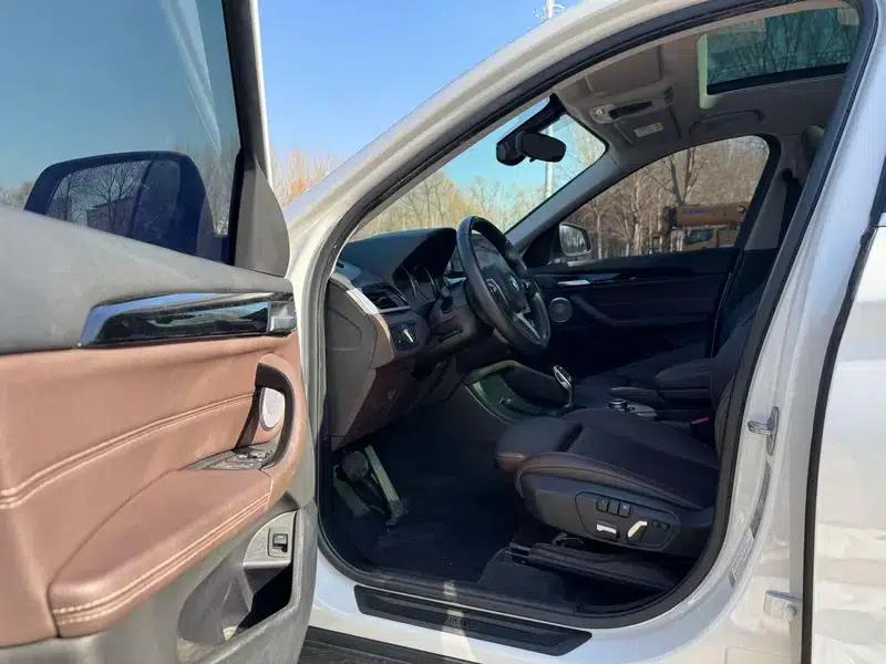 BMW X1 2022 sDrive25Li Leading Edition — миниатюра 8