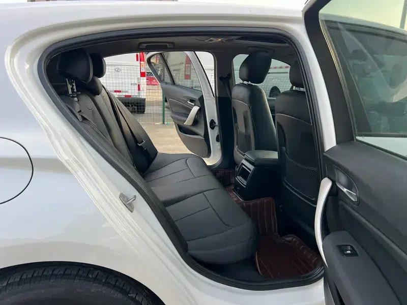 BMW 1 Series (Imported) 2016 118i Leading Edition — миниатюра 15