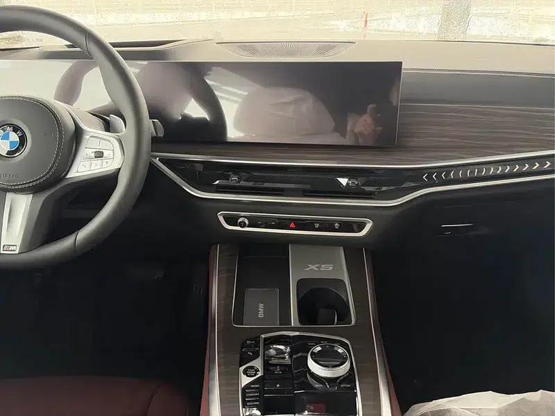 BMW X5 2025 xDrive40Li M Sport Shadow Edition — миниатюра 8