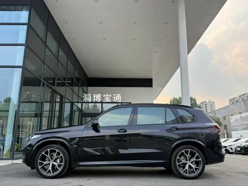BMW X5 2025 xDrive30Li M Sport Shadow Edition — миниатюра 3