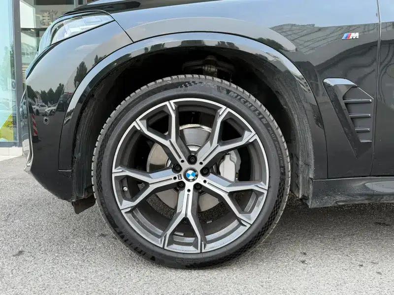 BMW X5 2025 xDrive30Li M Sport Shadow Edition — миниатюра 7