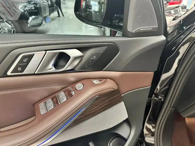 BMW X5 2022 xDrive 40Li Luxury M Sport Package — миниатюра 22
