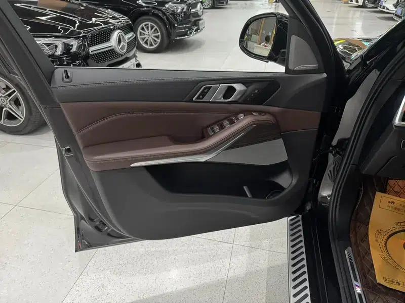 BMW X5 2022 xDrive 40Li M Sport Package — миниатюра 6