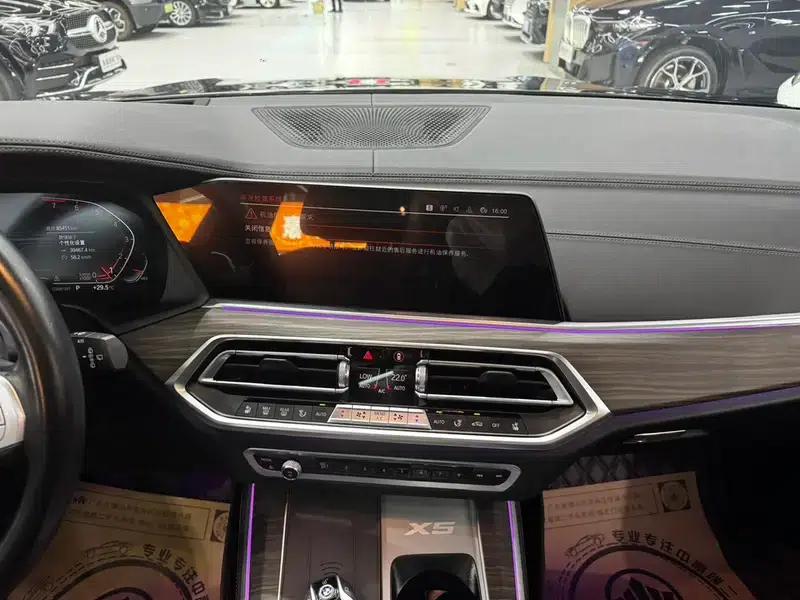 BMW X5 2022 xDrive 40Li M Sport Package — миниатюра 9