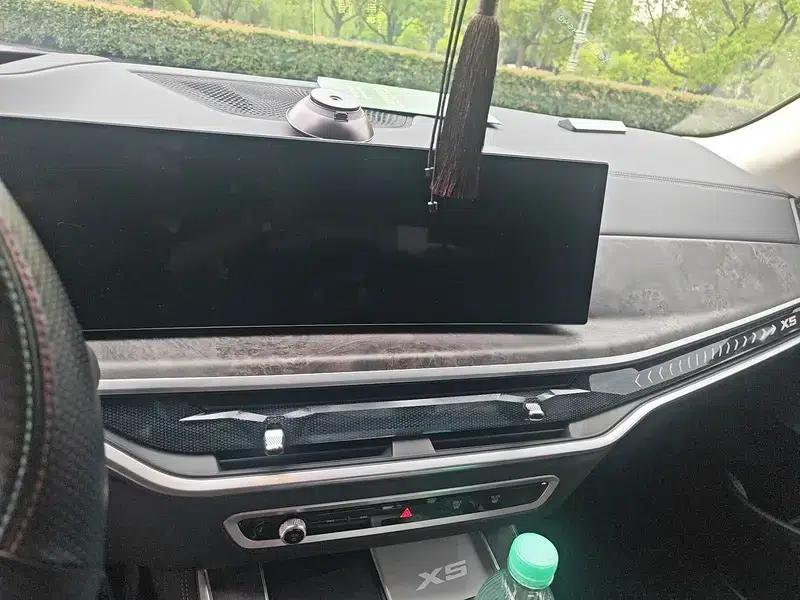 BMW X5 2023 xDrive30Li M Sport Shadow Edition — миниатюра 12