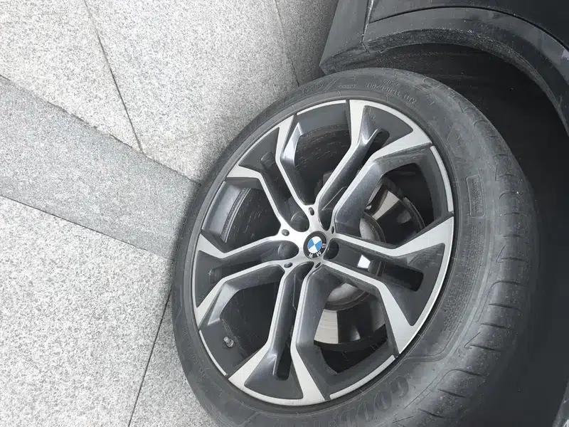 BMW X5 2022 xDrive 40Li M Sport Package — миниатюра 20