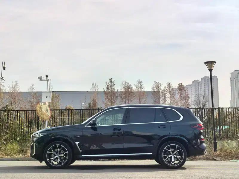 BMW X5 2023 xDrive30Li M Sport Shadow Edition — миниатюра 3