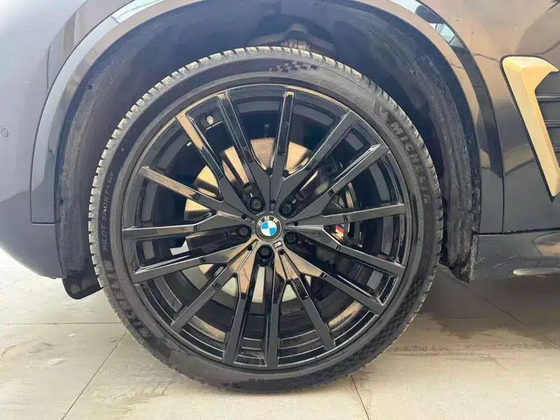 BMW X5 2024 xDrive 40Li Luxury Black Flame Limited Edition — миниатюра 12