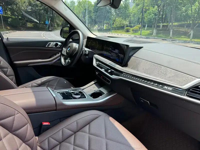 BMW X5 2023 xDrive30Li M Sport Shadow Edition — миниатюра 9