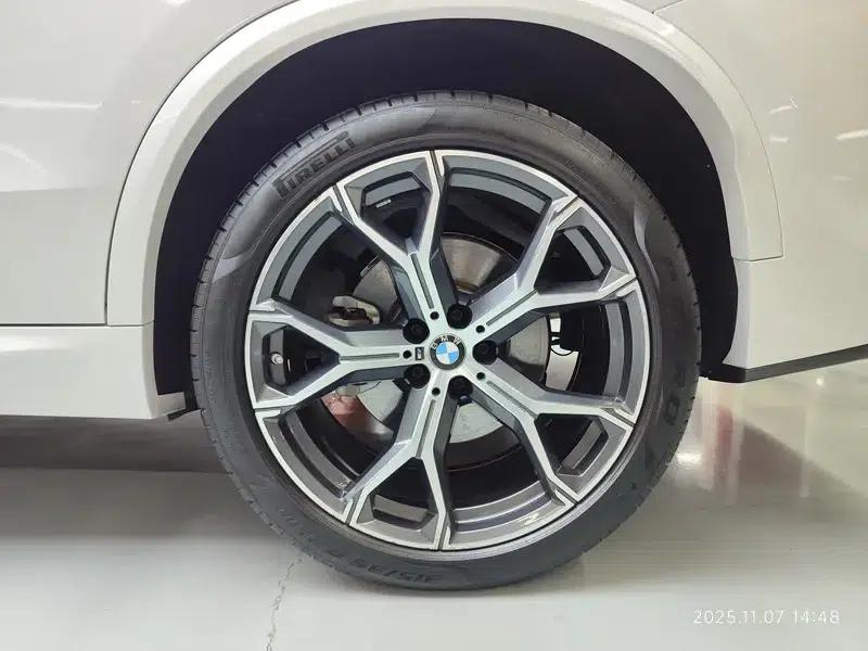BMW X5 2023 xDrive30Li M Sport Package — миниатюра 6
