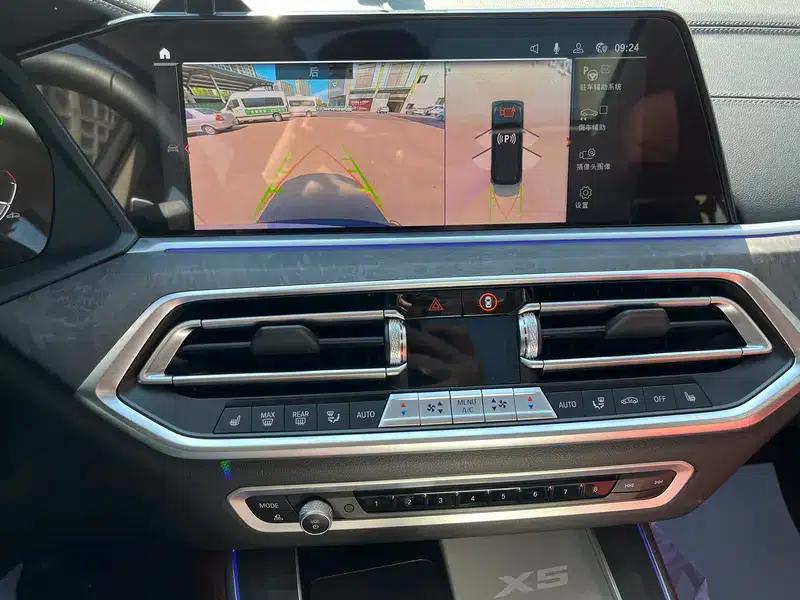 BMW X5 2023 xDrive30Li M Sport Package — миниатюра 10