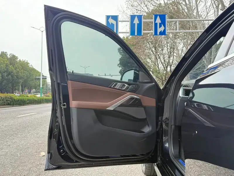 2023 BMW X6 xDrive40i M Sport Package — миниатюра 20