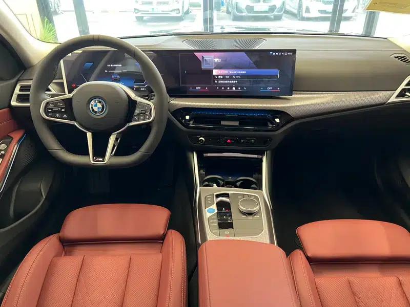 BMW i3 2025 eDrive40L Shadow Edition — миниатюра 8