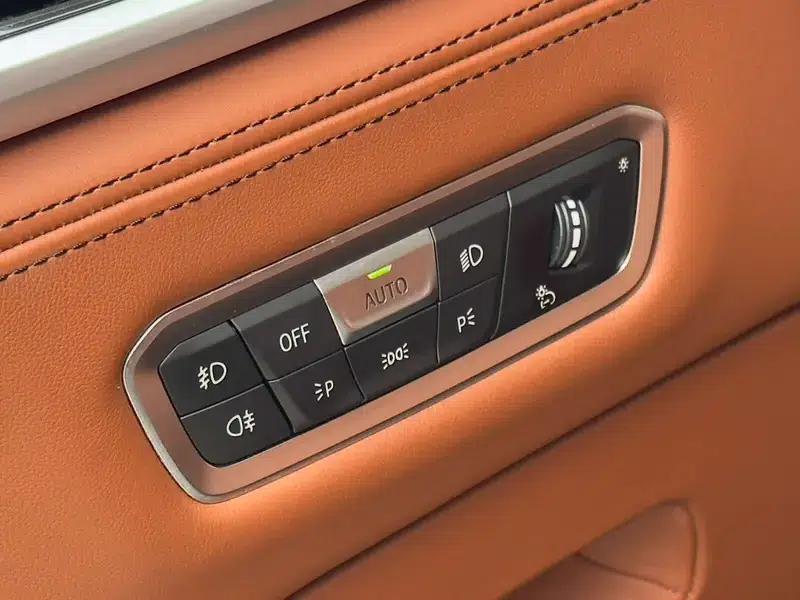 BMW X7 2021 Facelift xDrive40i Executive M Sport Package — миниатюра 17